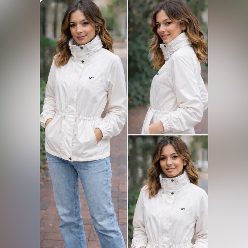 Athletic DNA NWT White Windbreaker w/
Hood, zips & snaps…toggles at waist
Med